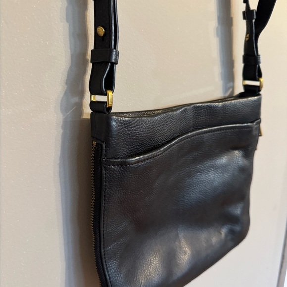 Elegant Fossil Black Leather Crossbody Bag - Picture 12 of 14